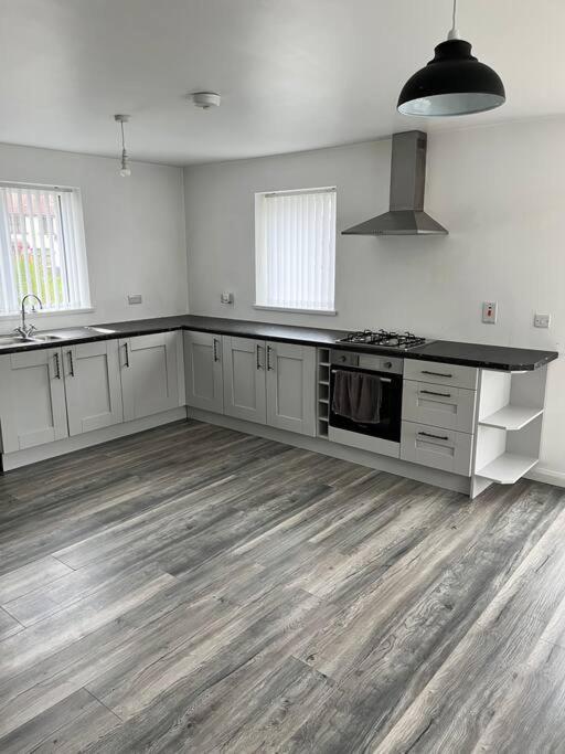 לונדונדרי Conveniently Located, Close To City And Quiet Area מראה חיצוני תמונה